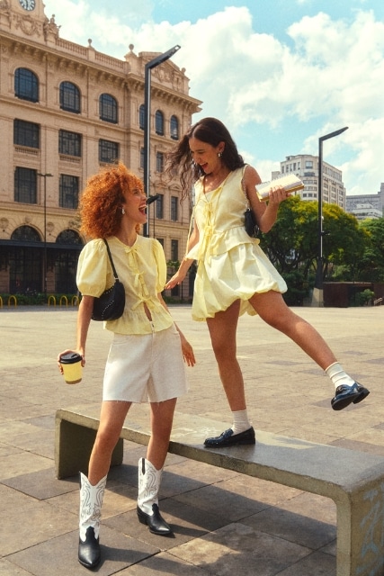 A Silhueta Oversized Continua: Conforto com um Toque de Glamour - inspiração 2