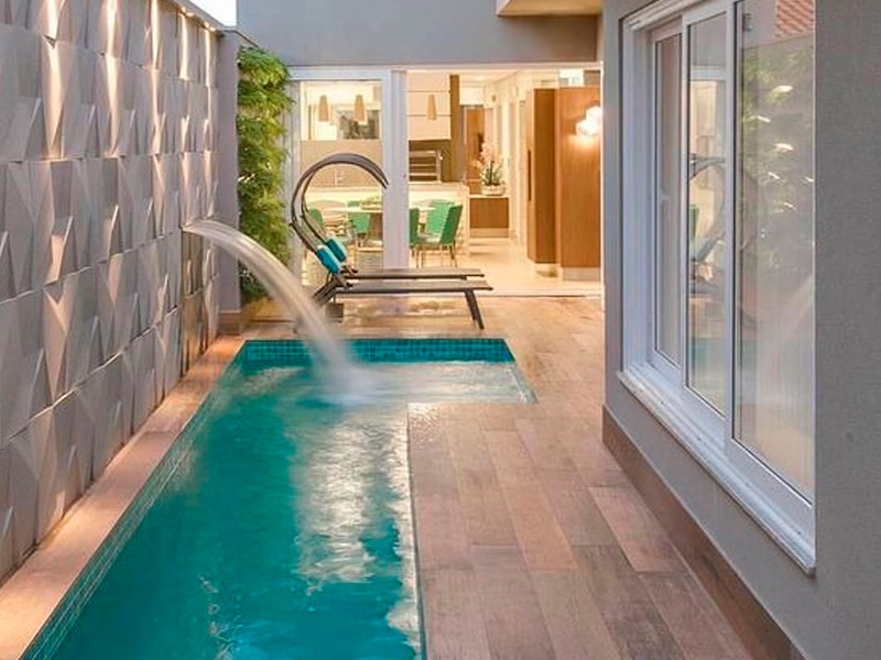 5 ideias de títulos:
1. Piscinas Pequenas 2026: As Cores Que Vão Dominar
2. Revestimentos Inovadores Para Sua Piscina Compacta
3. Como Criar um Oásis: Iluminação e Paisagismo em Piscinas Pequenas
4. Tendências de Bordas de Piscina Para Valorizar Seu Espaço
5. Pedra Natural vs. Porcelanato: Qual o Melhor Para Sua Piscina?