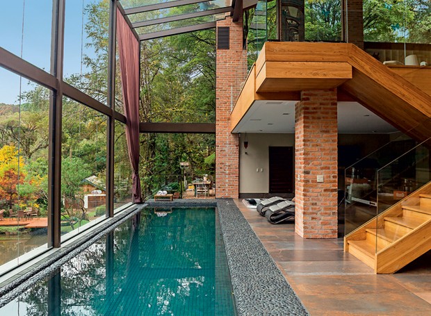 5 ideias de títulos:
1. Piscinas Pequenas 2026: As Cores Que Vão Dominar
2. Revestimentos Inovadores Para Sua Piscina Compacta
3. Como Criar um Oásis: Iluminação e Paisagismo em Piscinas Pequenas
4. Tendências de Bordas de Piscina Para Valorizar Seu Espaço
5. Pedra Natural vs. Porcelanato: Qual o Melhor Para Sua Piscina?