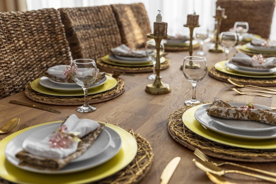 aparelho de jantar de porcelana vs cerâmica