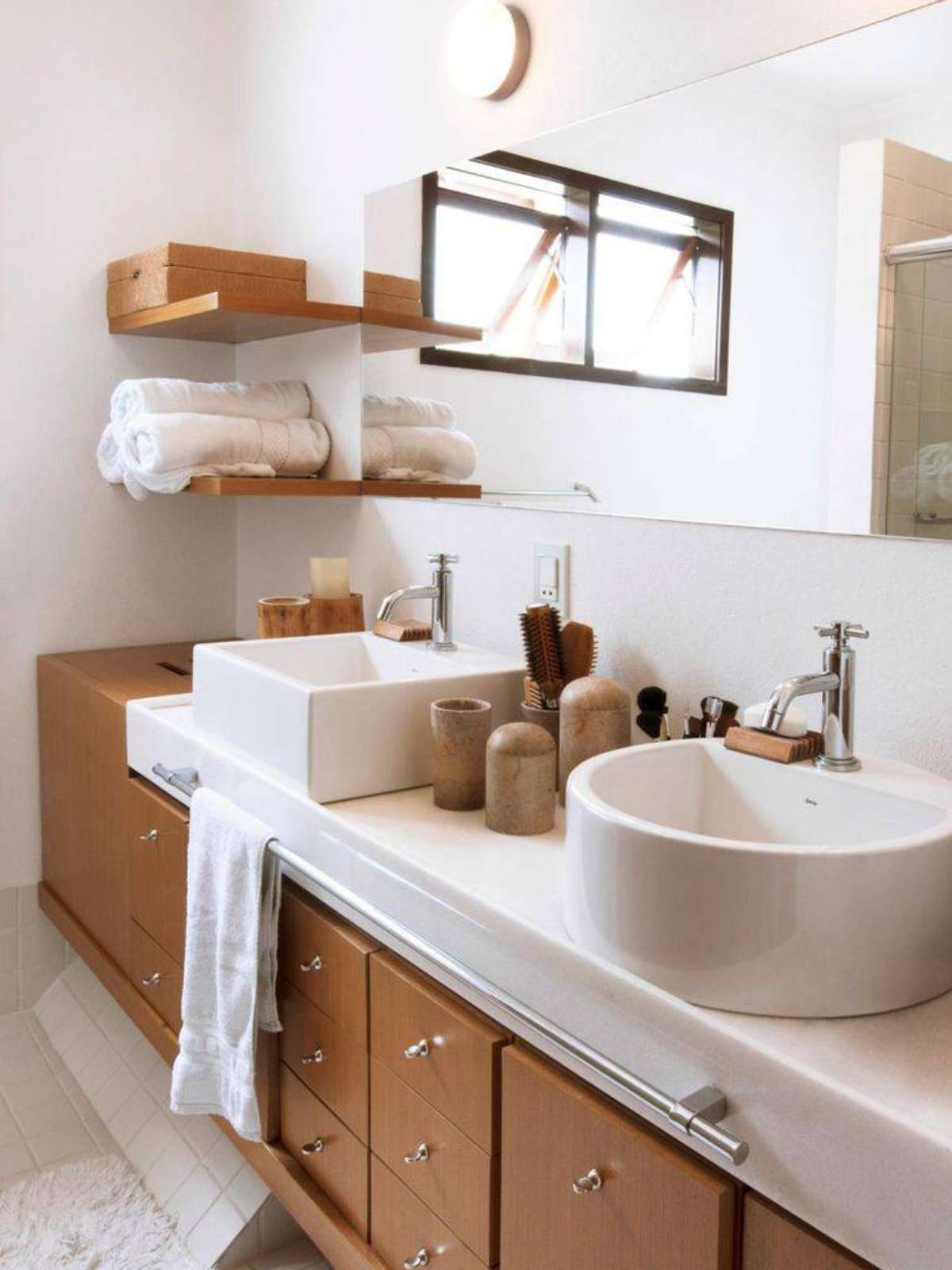 inspiração de decoração armário de banheiro moderno