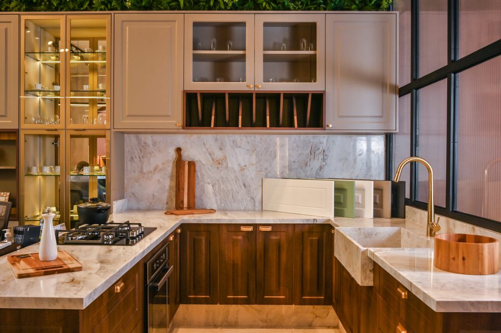 Materiais e Estilos
3. Tendências de Cores e Materiais para Armários de Cozinha em 2026
4. Organização Inteligente: Dicas para Armários de Cozinha Funcionais e Bonitos
5. Guia de Compras: Onde Encontrar os Melhores Gabinetes de Cozinha
