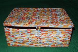 artesanato com caixa de papelão e jornal passo a passo