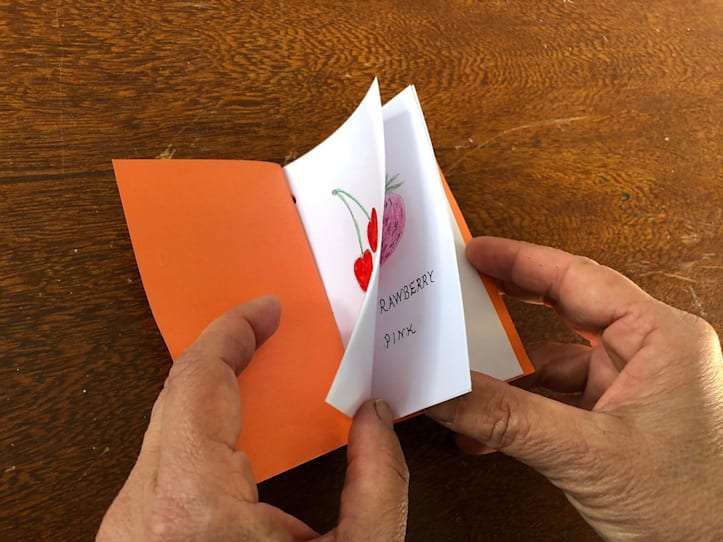 artesanato com folhas de livro