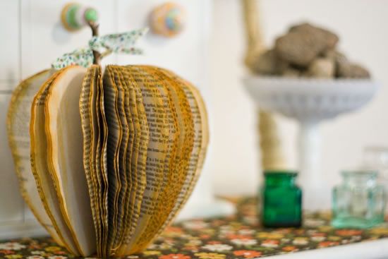 artesanato com folhas de livro