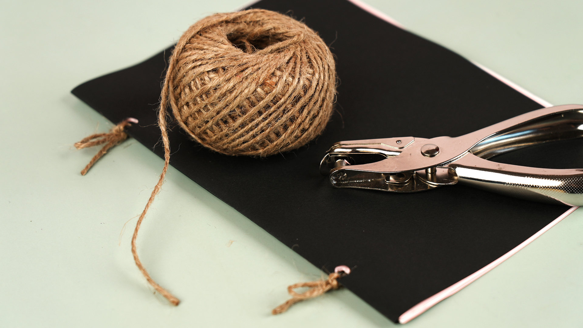 10 Ideias de Decoração Vintage com Livros Antigos