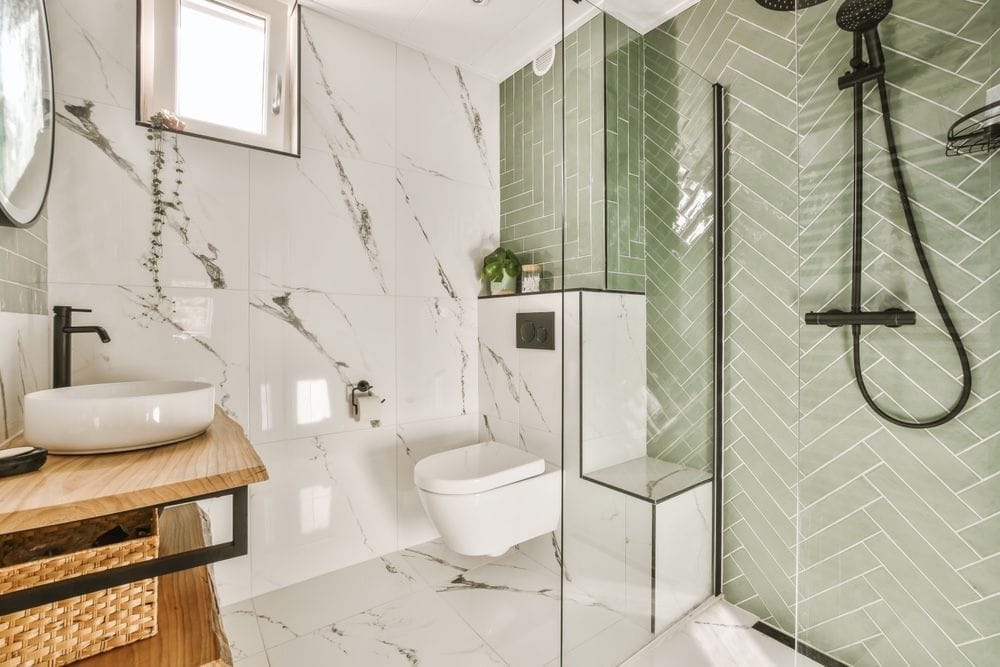 5 ideias para transformar seu banheiro com concreto: Do industrial ao minimalista; Como usar cimento queimado no box do banheiro: Guia completo; Cubas de concreto artesanais: O toque de luxo que seu lavabo precisa; Metais pretos e grafite: A combinação perfeita para banheiros de concreto; Elementos naturais no banheiro de concreto: Traga aconchego e sofisticação.