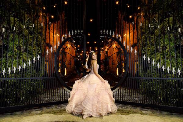 5 ideias de títulos para posts satélites:
1. Como escolher o tema perfeito para o banner de 15 anos.
2. Tendências de cores e estilos para banners de 15 anos em 2026.
3. Dicas essenciais para a impressão de banners de festa de 15 anos.
4. Onde comprar banners personalizados para sua festa de 15 anos.
5. A importância do acabamento fosco em banners de festa.