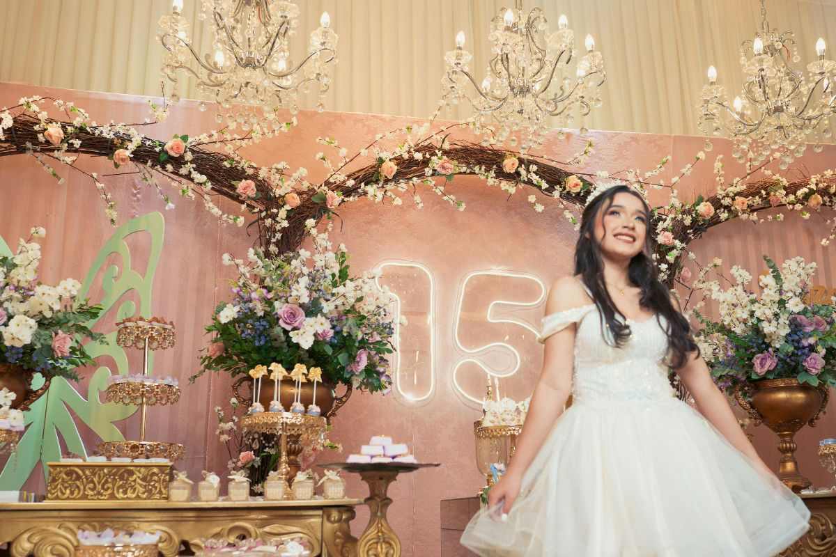 5 ideias de títulos para posts satélites:
1. Como escolher o tema perfeito para o banner de 15 anos.
2. Tendências de cores e estilos para banners de 15 anos em 2026.
3. Dicas essenciais para a impressão de banners de festa de 15 anos.
4. Onde comprar banners personalizados para sua festa de 15 anos.
5. A importância do acabamento fosco em banners de festa.