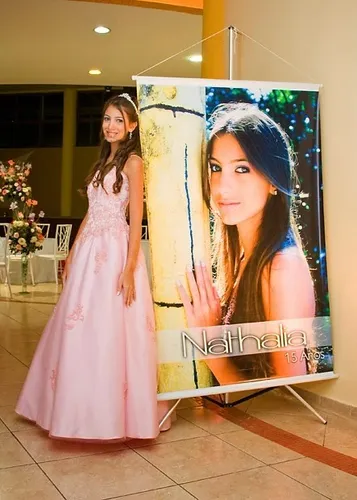 5 ideias de títulos para posts satélites:
1. Como escolher o tema perfeito para o banner de 15 anos.
2. Tendências de cores e estilos para banners de 15 anos em 2026.
3. Dicas essenciais para a impressão de banners de festa de 15 anos.
4. Onde comprar banners personalizados para sua festa de 15 anos.
5. A importância do acabamento fosco em banners de festa.