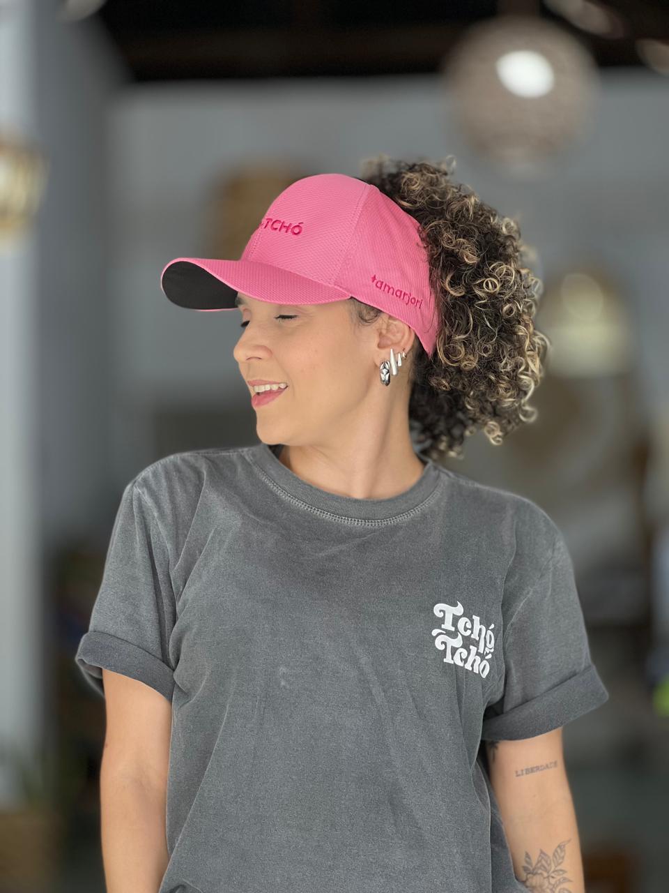 Boné de Cetim: O Segredo para Cachos Definidos e Sem Frizz