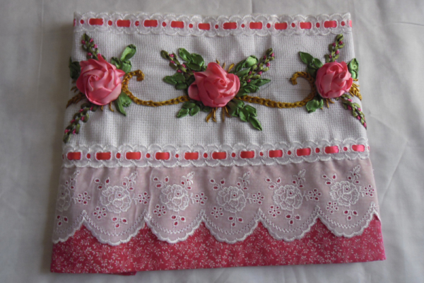 Inspirações de Bordado com Fita de Cetim para Decoração de Casa