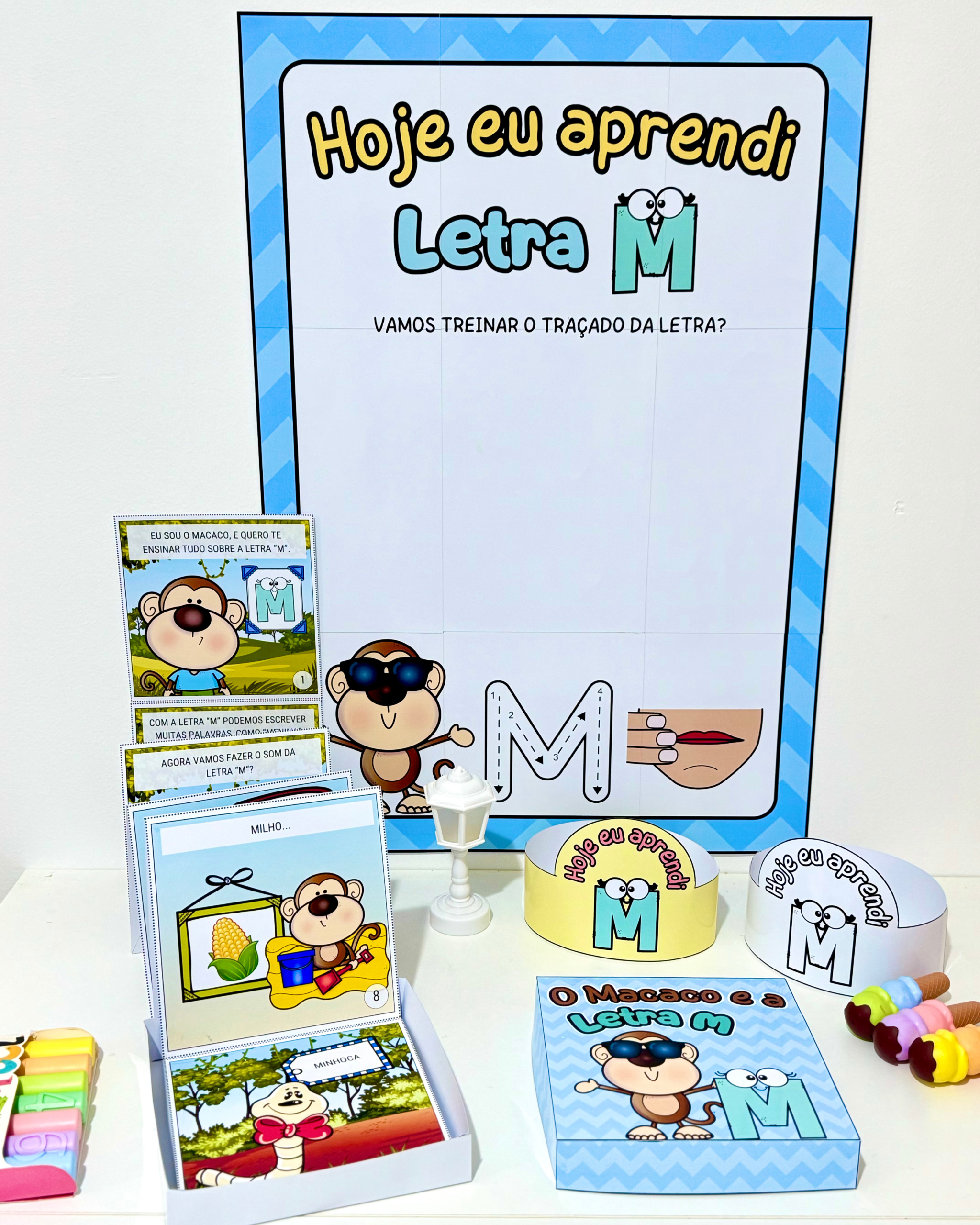 brinquedo com a letra m