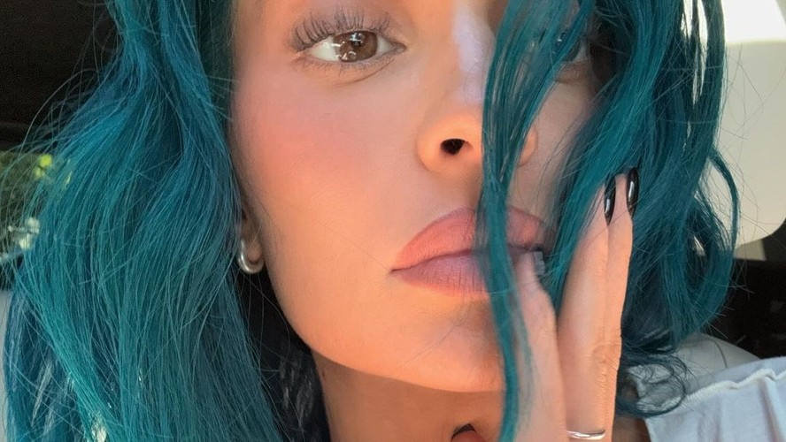 manter cabelo azul vibrante