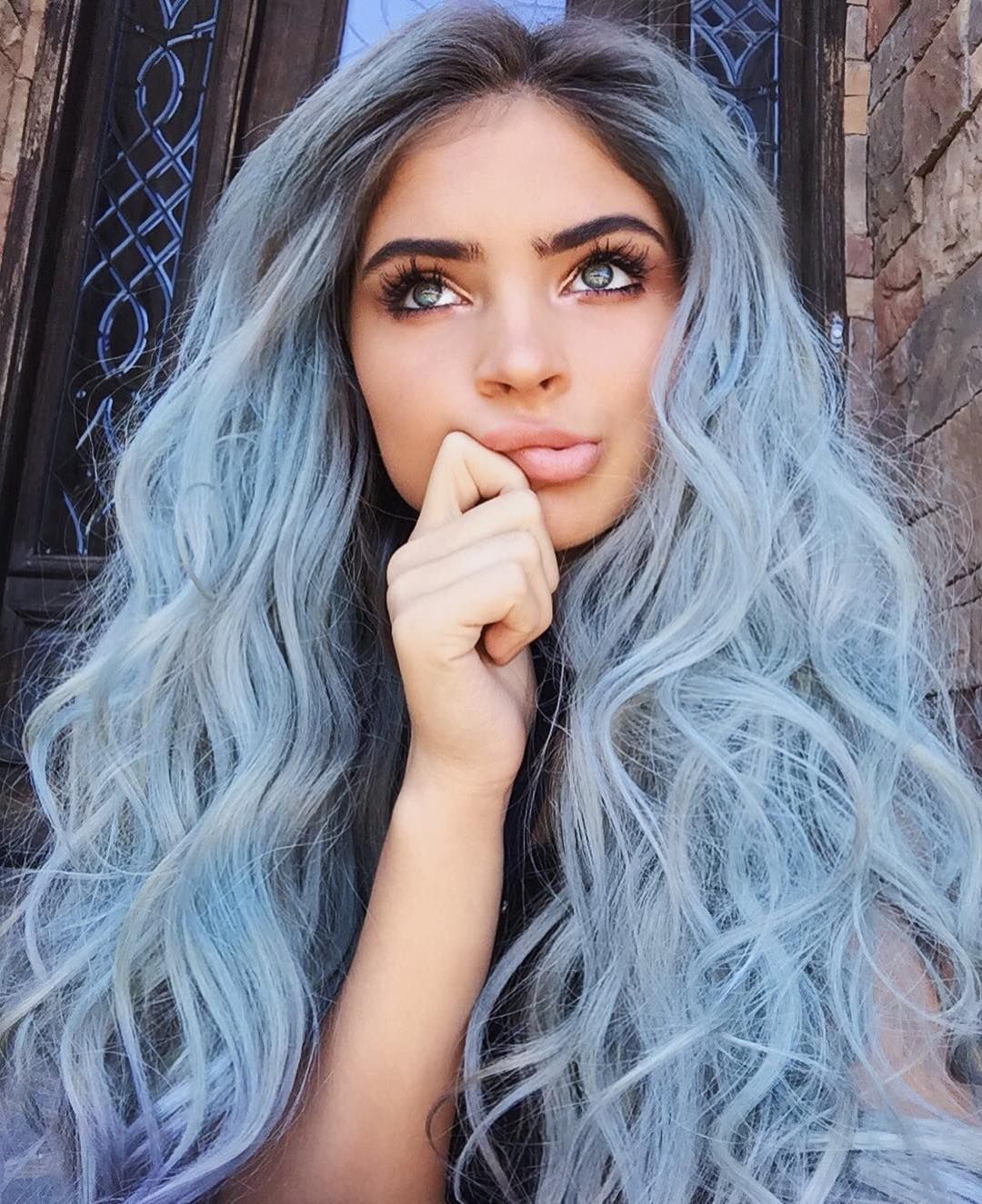 cabelo azul em cabelo escuro