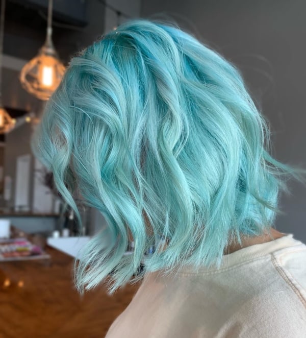 riscos de pintar cabelo de azul