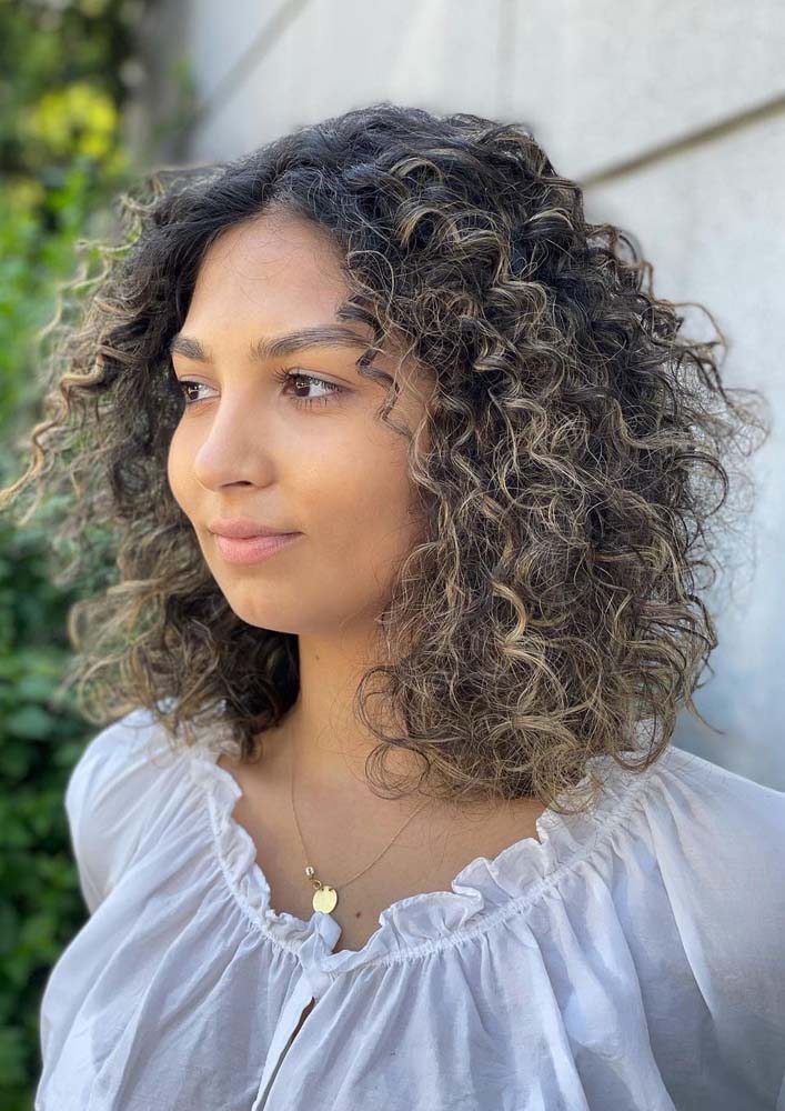 quanto custa fazer luzes platinadas em cabelo cacheado