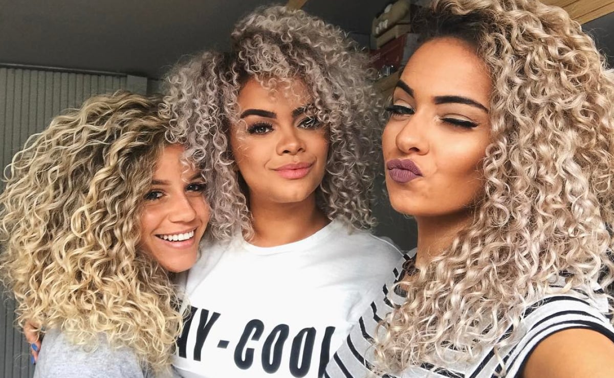 quanto custa fazer luzes platinadas em cabelo cacheado