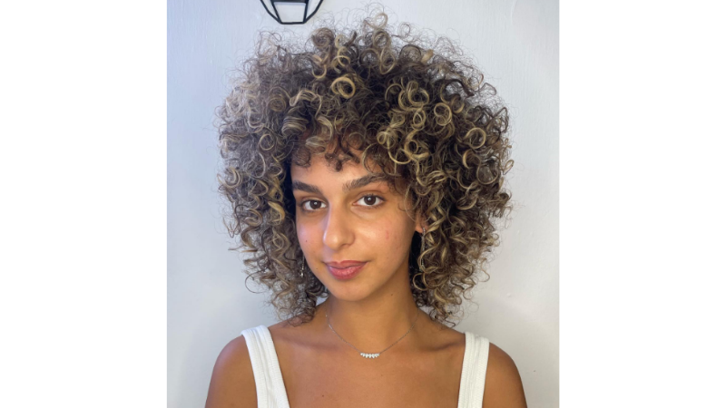 quanto custa fazer luzes cabelo cacheado curto