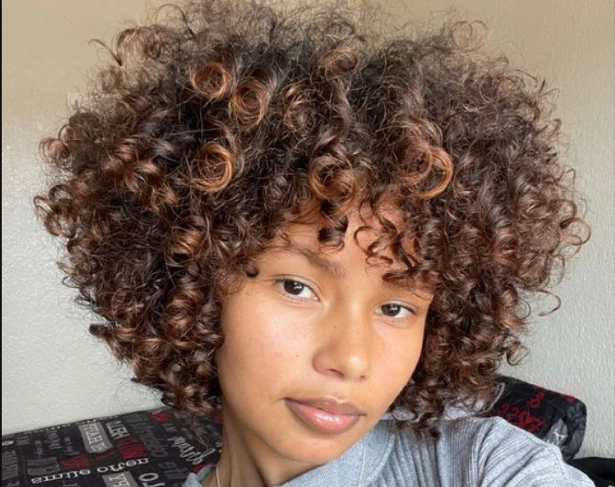 técnica hair painting cabelo cacheado curto