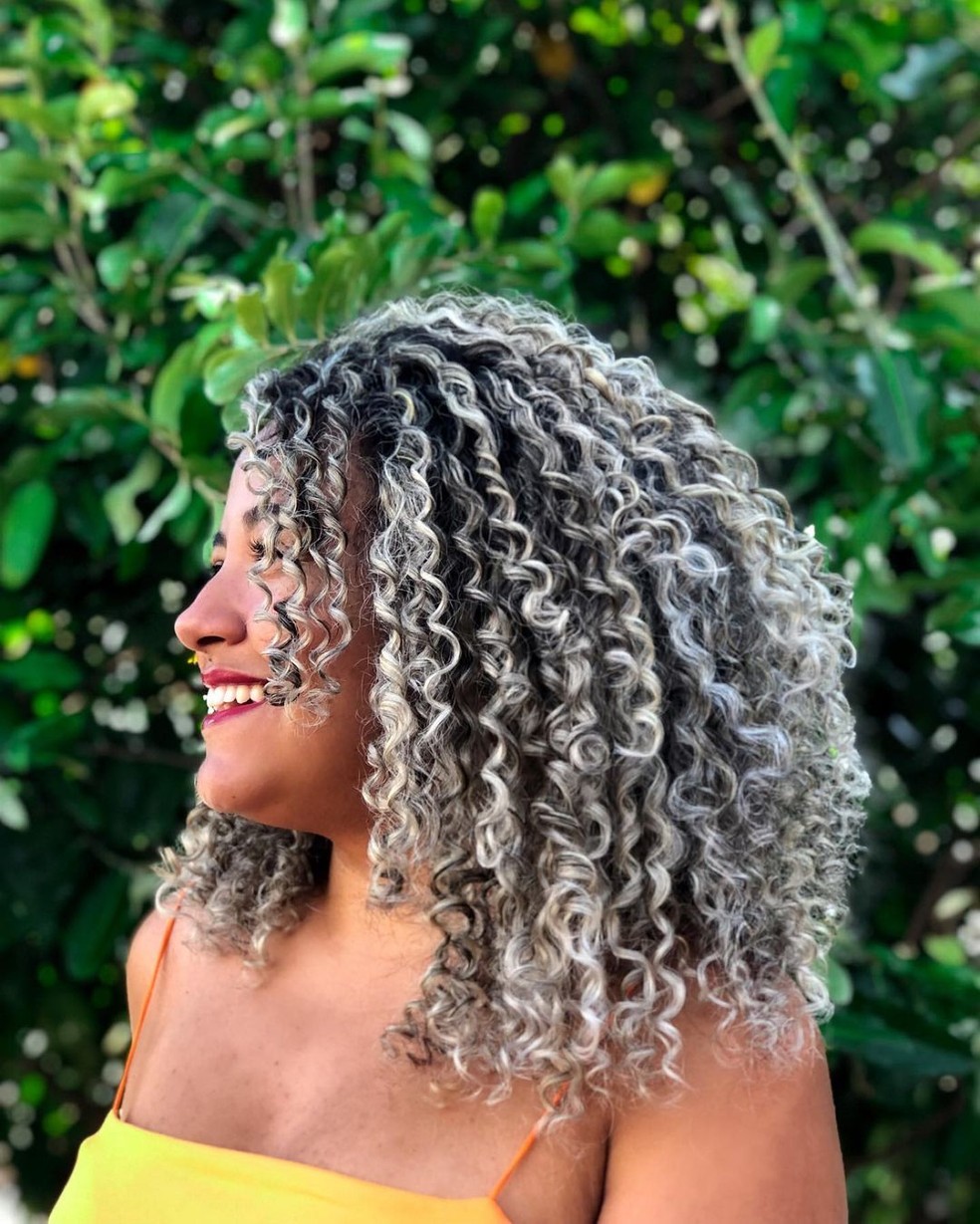 descolorir cabelo cacheado curto estraga