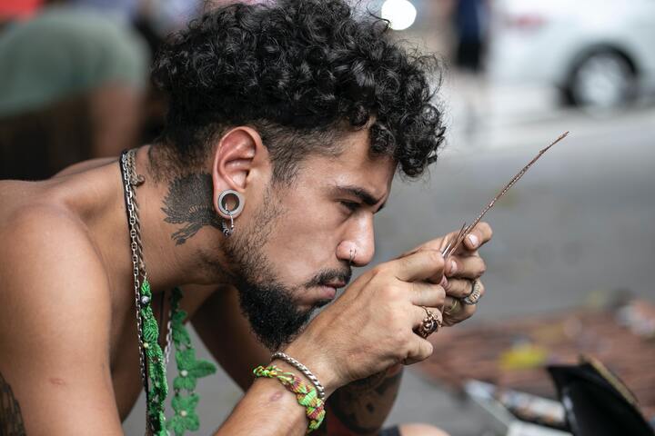 quanto custa um corte de cabelo cacheado masculino em salões especializados?