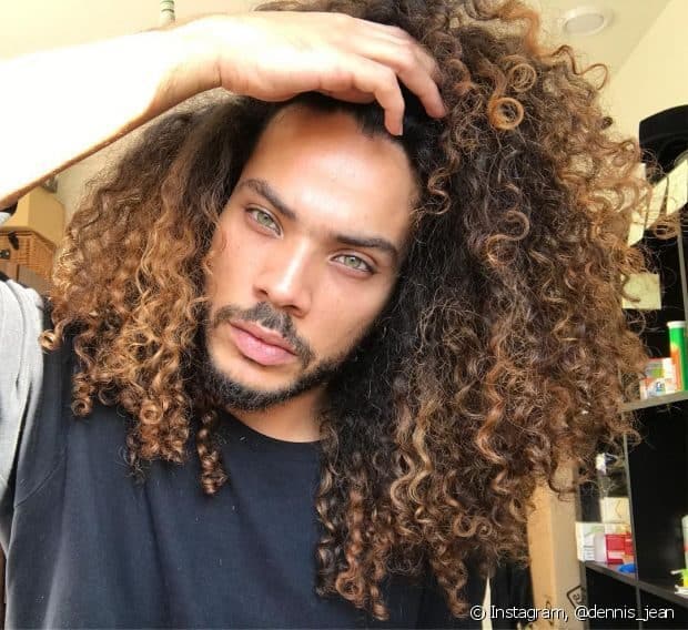 cabelo cacheado masculino