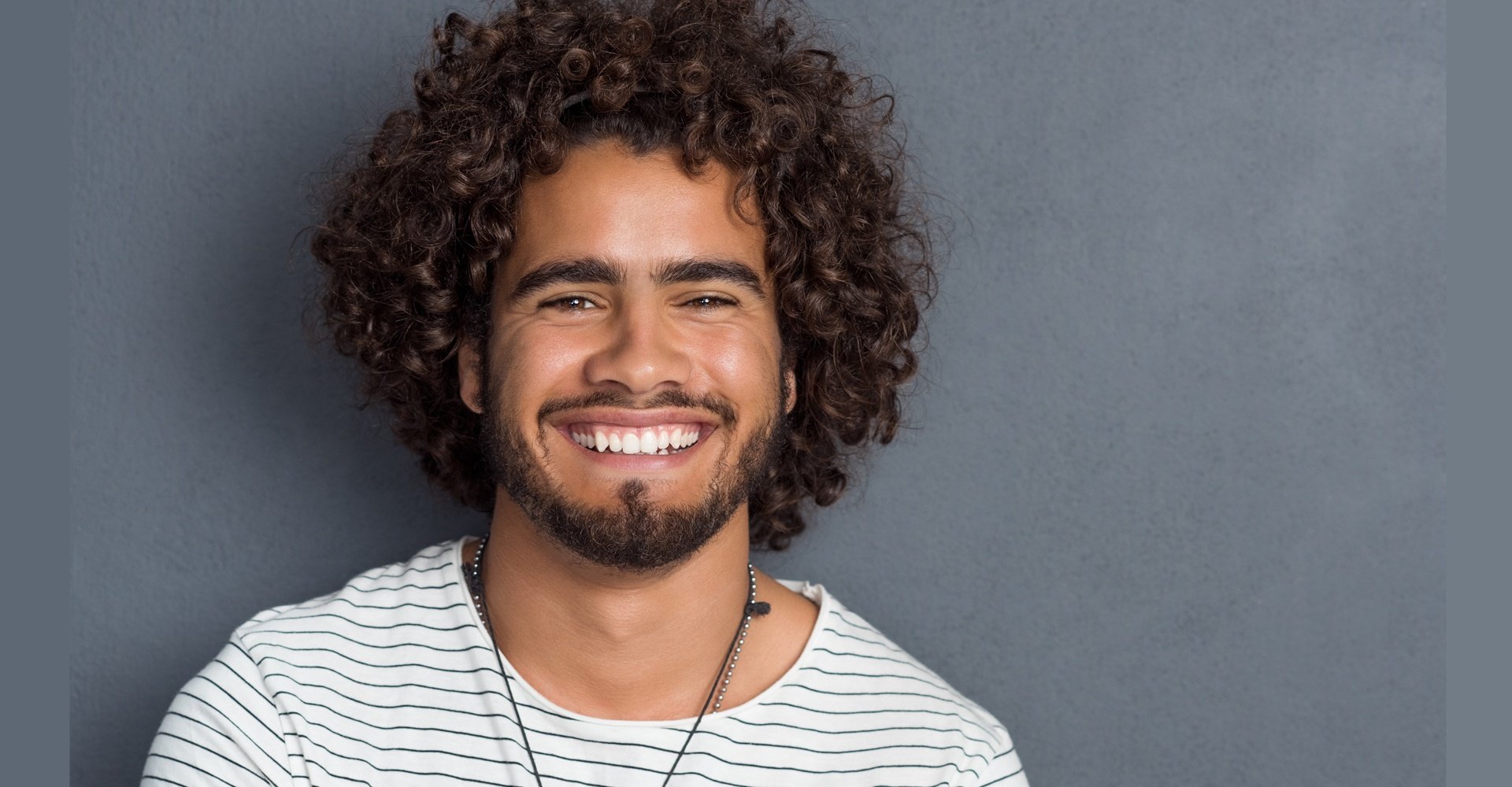 erros comuns ao cuidar de cabelo cacheado masculino e como evitá-los