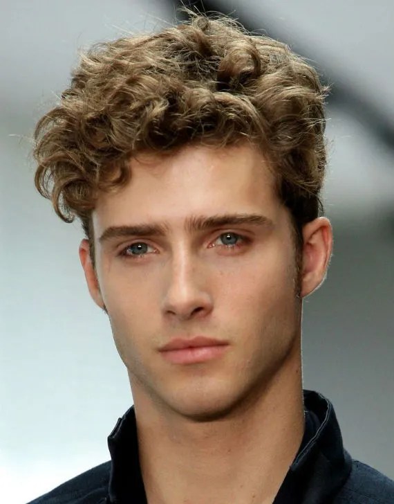 corte degradê vs taper fade para cabelo cacheado masculino: qual escolher?