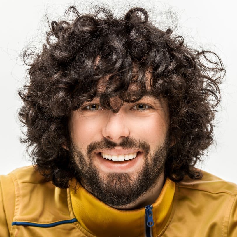 cabelo cacheado masculino