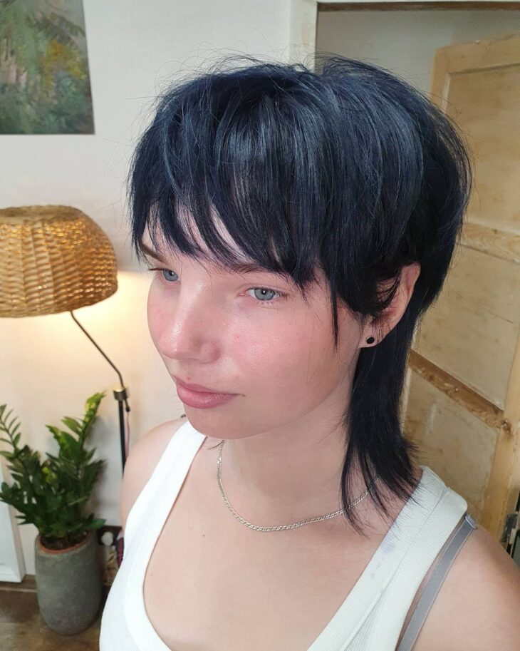 cabelo curto preto azulado