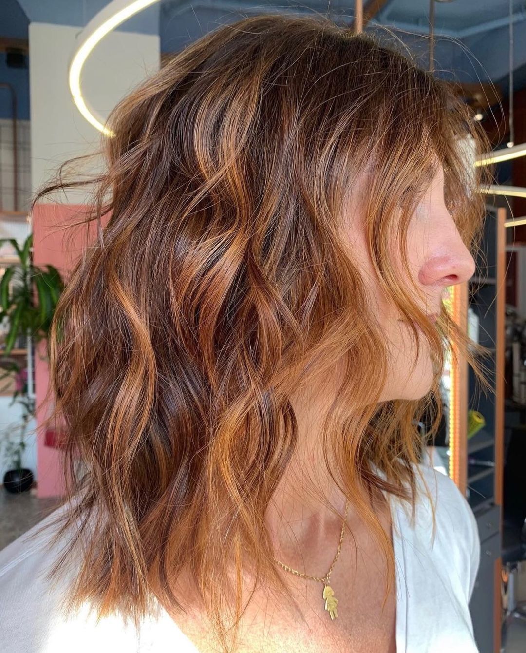 corte de cabelo médio para rosto redondo