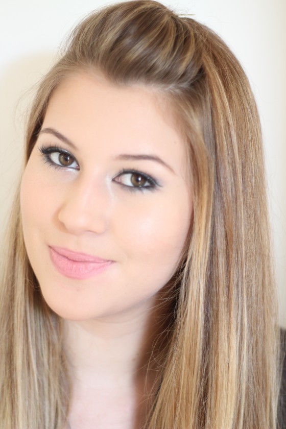 Topete para festas: aprenda a criar um penteado sofisticado