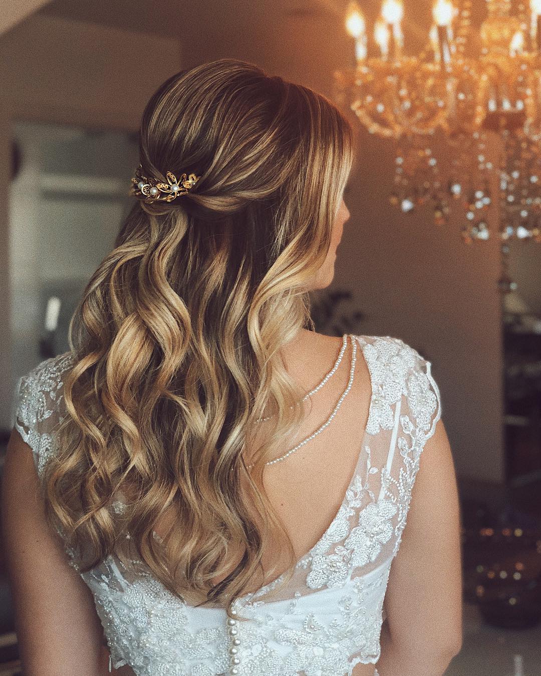 penteado semipreso com ondas para casamento