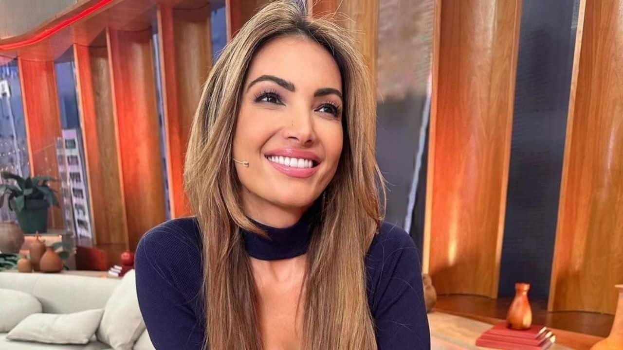 5 ideias de títulos:
1. Desvendando o Corte em Camadas de Patrícia Poeta: O Segredo do Movimento
2. Do