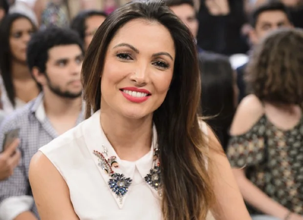 5 ideias de títulos:
1. Desvendando o Corte em Camadas de Patrícia Poeta: O Segredo do Movimento
2. Do