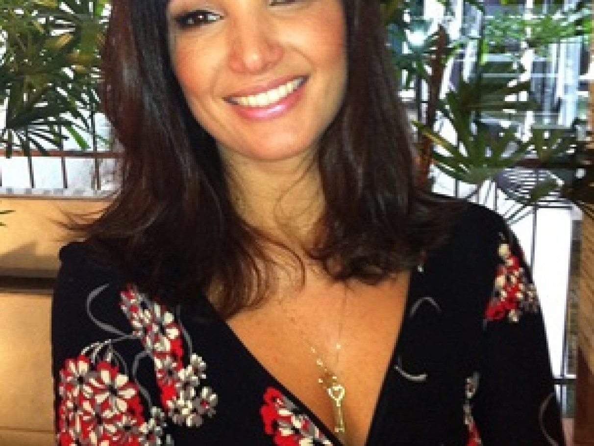 5 ideias de títulos:
1. Desvendando o Corte em Camadas de Patrícia Poeta: O Segredo do Movimento
2. Do