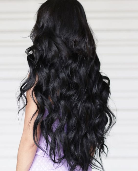 Cabelo preto azulado