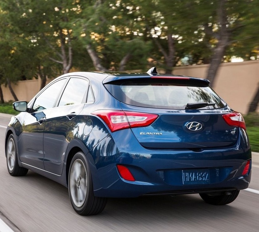 audi vs aston martin qual o melhor