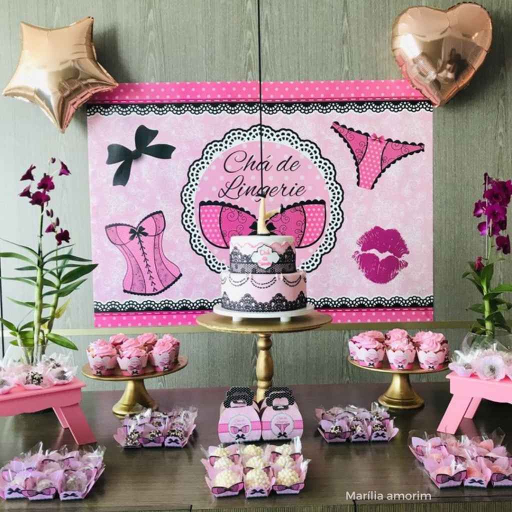 5 ideias de títulos:
1. Chá de Lingerie: Guia Completo de Decoração e Brincadeiras
2. 10 Ideias Criativas para um Chá de Lingerie Inesquecível
3. Como Organizar um Chá de Lingerie Simples e Charmoso
4. Brincadeiras Divertidas para Animar seu Chá de Lingerie
5. Lembrancinhas e Comidinhas: O Toque Final para seu Chá de Lingerie