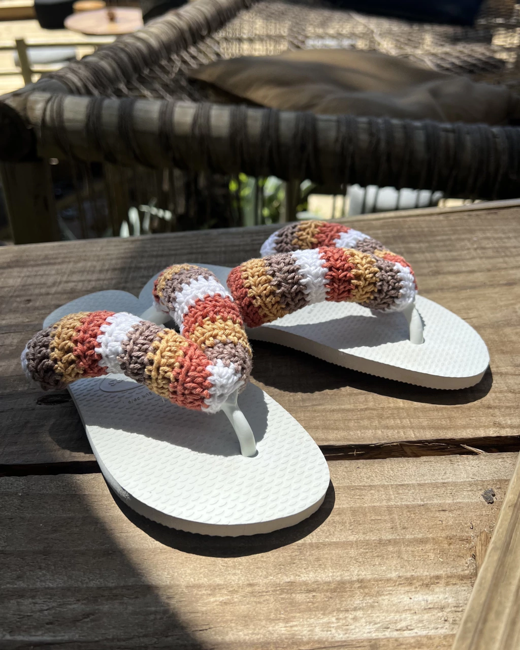 Inspirações de Chinelos de Crochê com Pérolas e Pedrarias