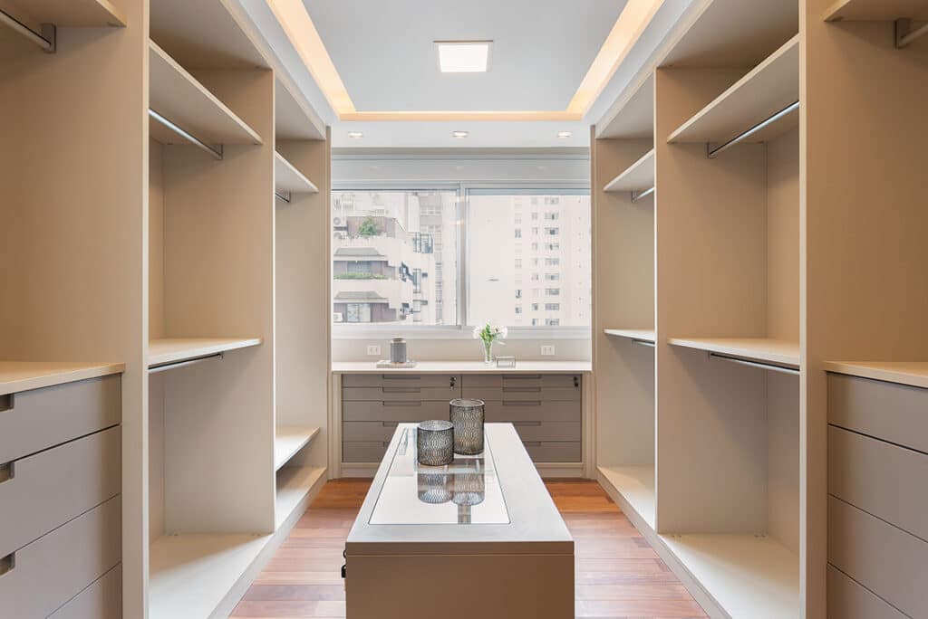 Closet Aberto com Gavetas