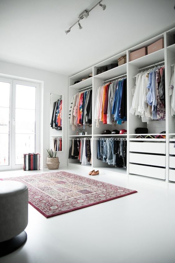 Closet Aberto com Prateleiras