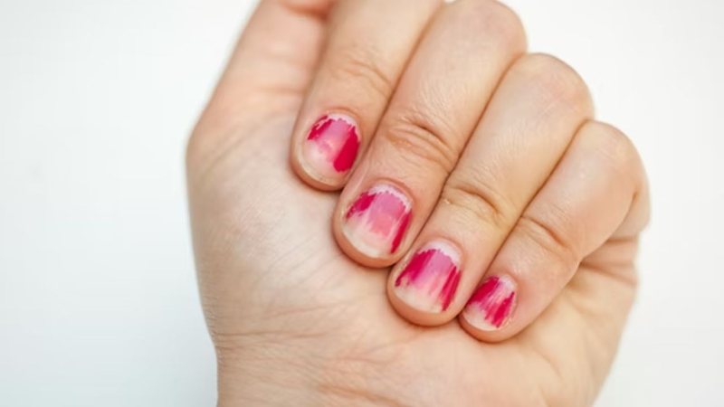 como evitar unhas pink descascando rápido