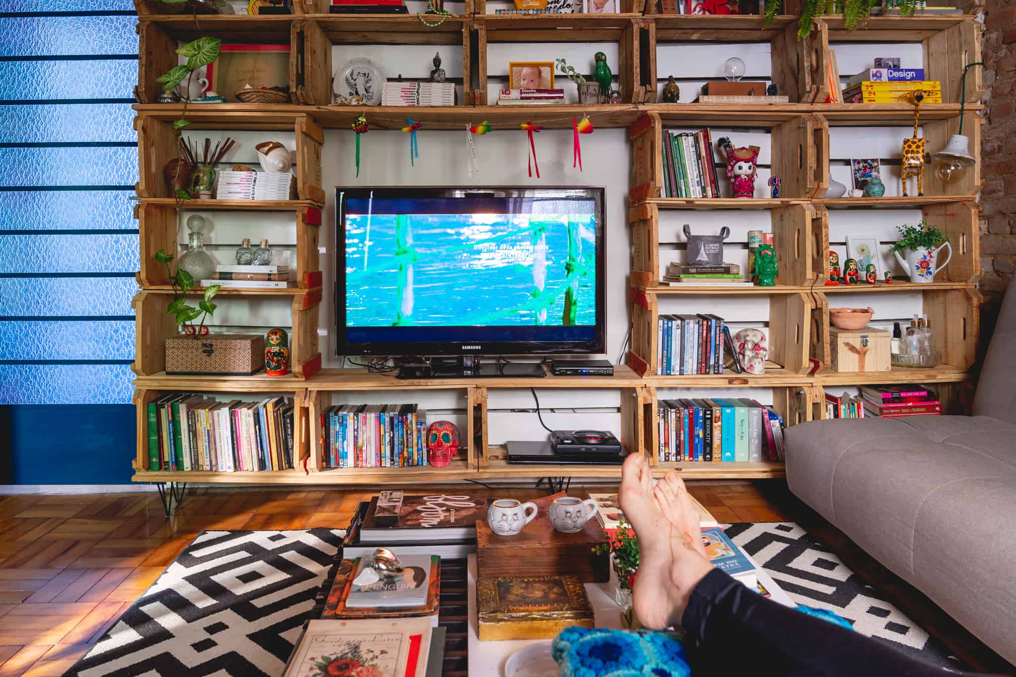 como fazer estante de caixotes