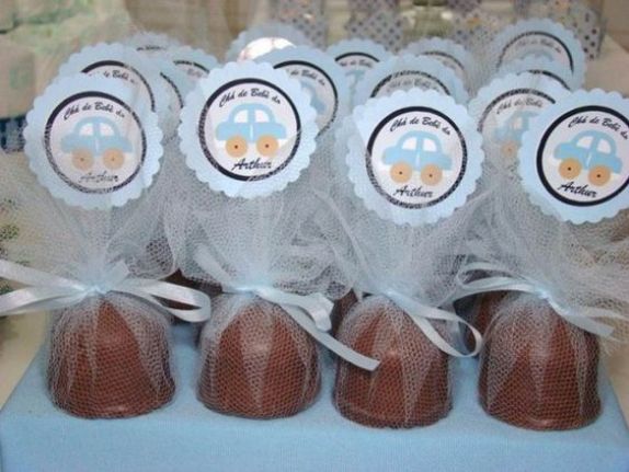 Lembrancinhas de Maternidade vs. Chá de Bebê: Qual a Diferença e Como Escolher?