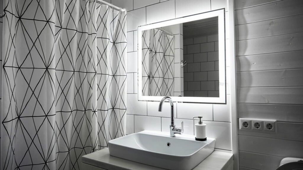 5 ideias de títulos:
1. Guia Completo: Como Limpar e Conservar sua Cortina de Banheiro
2. Adeus Mofo e Bolor: Métodos Eficazes para Limpar Cortinas de Banheiro
3. Cortina de Banheiro Impecável: Dicas de Limpeza para Plástico e Tecido
4. Manutenção Preventiva: Como Evitar o Acúmulo de Sujeira e Mofo na Cortina do Banheiro
5. Limpeza Rápida e Segura: Soluções Caseiras para Deixar sua Cortina de Banheiro Como Nova