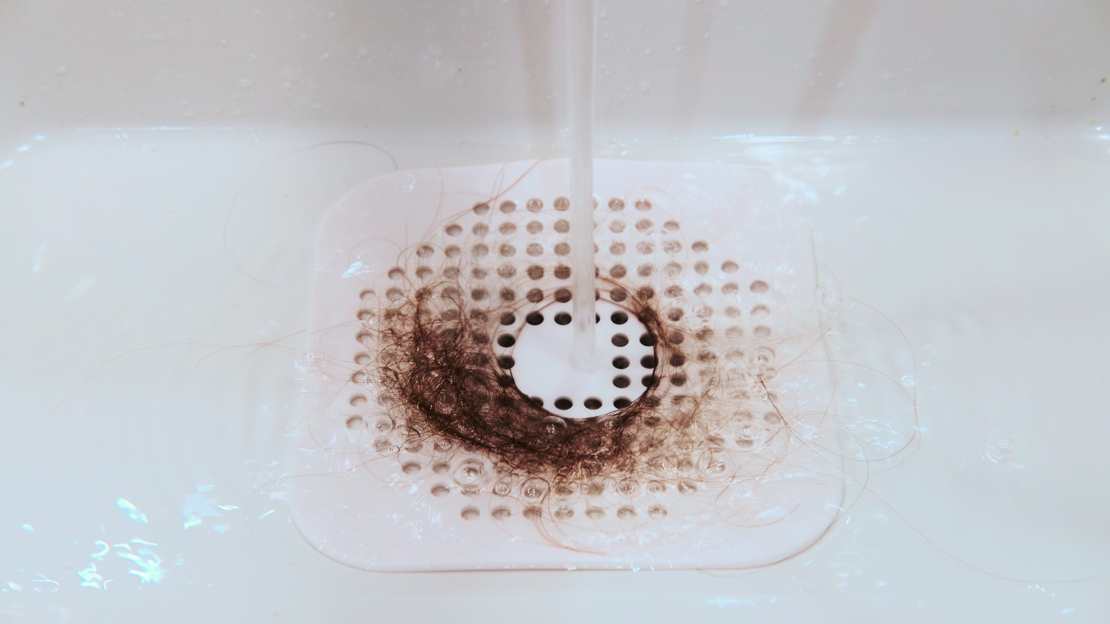 5 ideias de títulos:
1. Ralo do Banheiro: Guia Completo de Limpeza e Manutenção
2. Adeus Mau Cheiro e Mosquitos: Os Segredos para um Ralo Impecável
3. Limpeza Profunda vs. Manutenção Semanal: Qual a Melhor Estratégia para o seu Ralo?
4. Dicas Caseiras Infalíveis para um Ralo Sempre Limpo e Perfumado
5. Como Evitar Entupimentos e Maus Odores no Ralo do Banheiro: Hábitos Essenciais