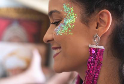 como remover glitter