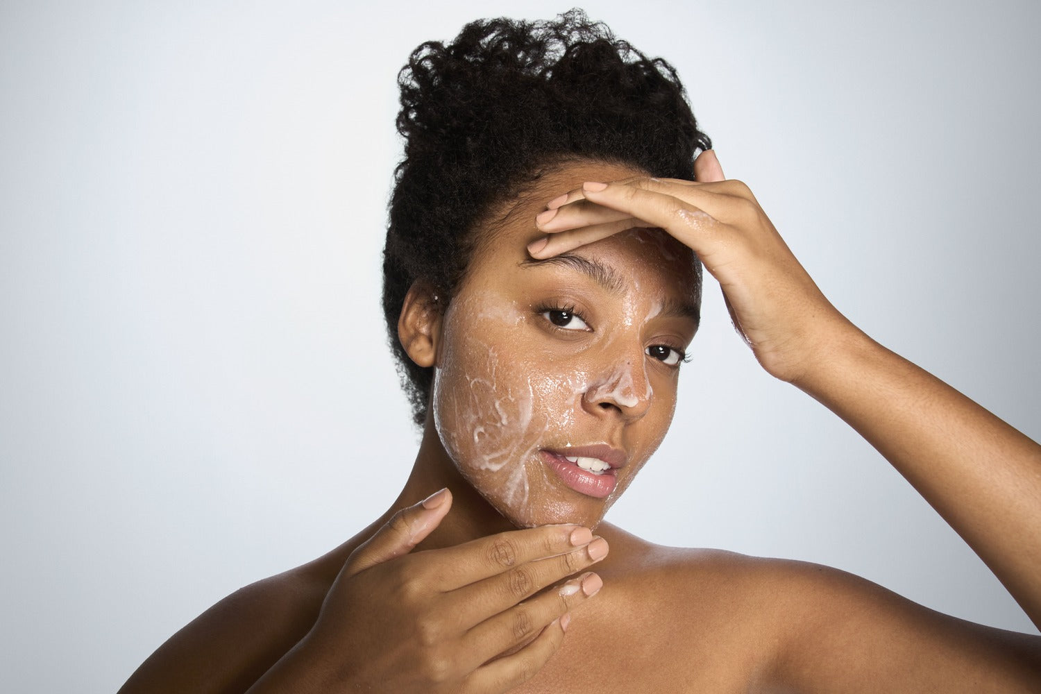 Guia completo: Como escolher o melhor demaquilante para glitter?